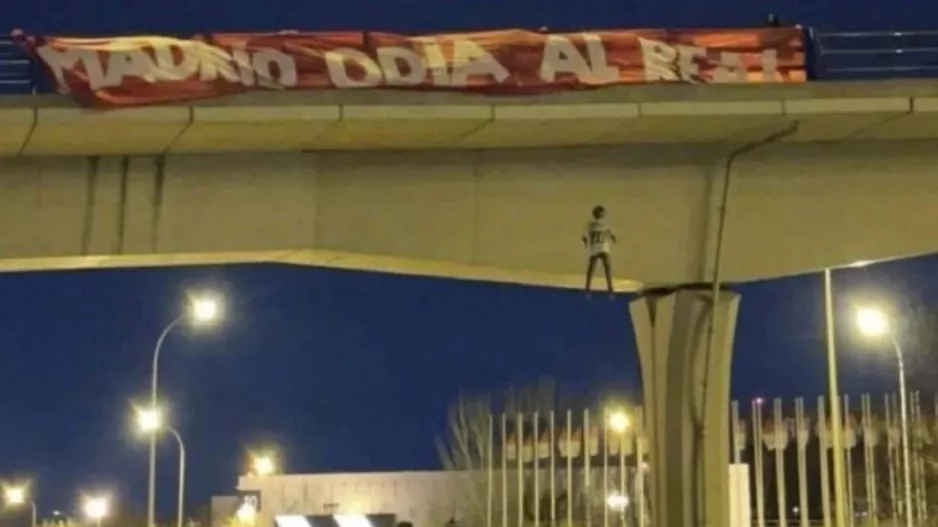 Τέσσερις συλλήψεις για την... κρεμασμένη κούκλα με την φανέλα του Βινίσιους