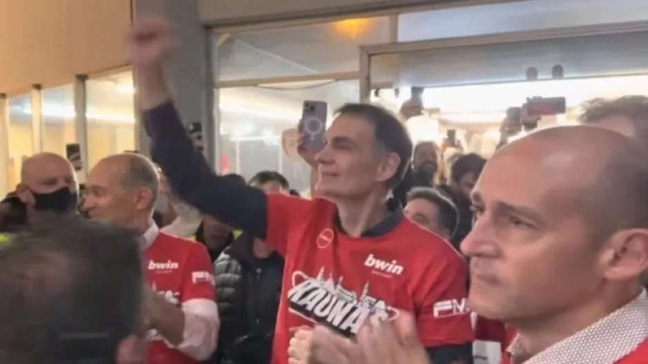 Αποθέωση για προέδρους και Μπαρτζώκα μετά την πρόκριση (βίντεο)