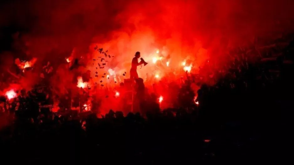 Δικογραφίες σε βάρος οπαδών για χρήση πυρσών και καπνογόνων