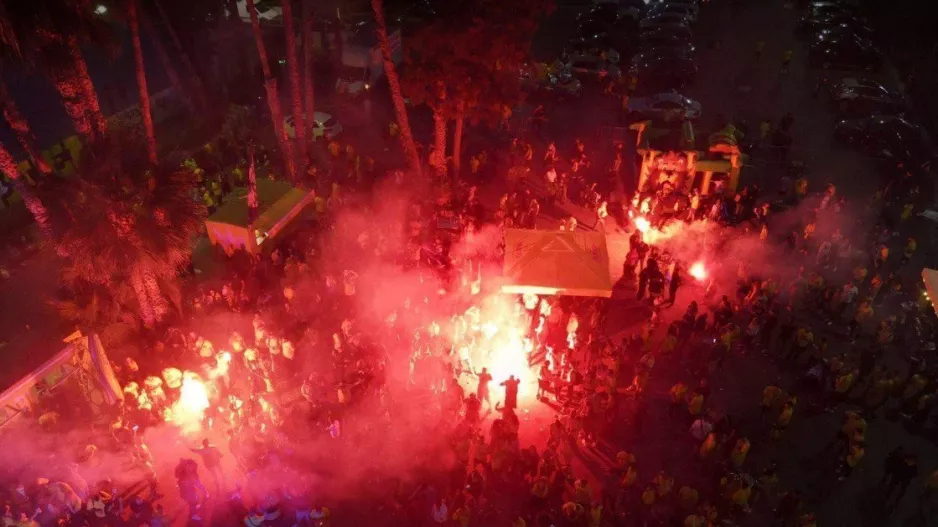 "Γαλαζοκίτρινο" πάρτι Λεόντων, τρέλα για το Κύπελλο στον Εναέριο! (Φώτος/Βίντεο Kerkida.net)