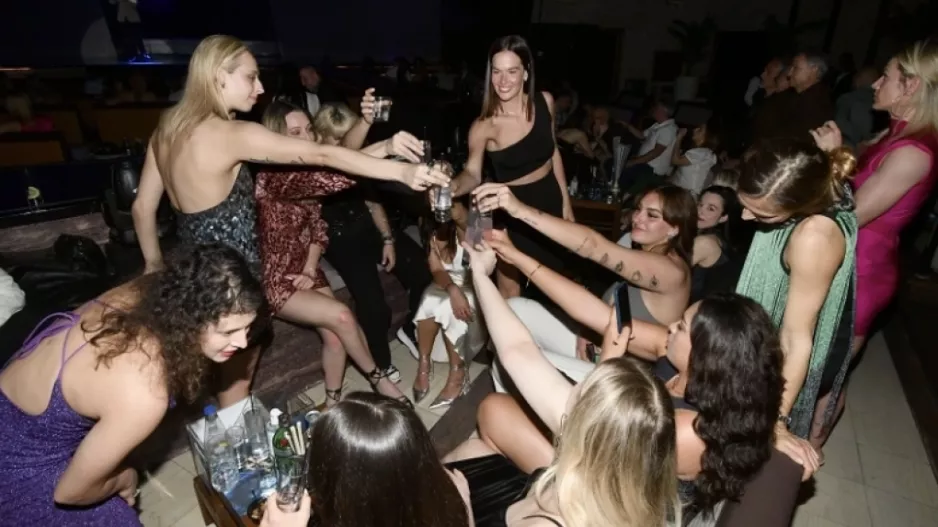 Το γλέντησαν στον Νίκο Βέρτη με το τρόπαιο οι «πράσινες» πρωταθλήτριες (φώτος)