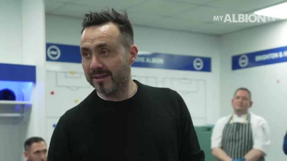Ο Ντε Τζέρμπι μίλησε στους παίκτες της Μπράιτον για το όνειρο που δεν θέλει να τελειώσει