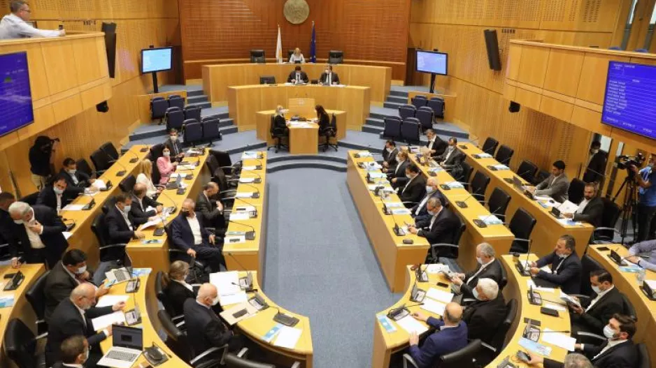 Τετάρτη στην Βουλή/Συζήτηση για χειραγώγηση, Παπαχαραλάμπους, ΚΟΠ-Κούμα