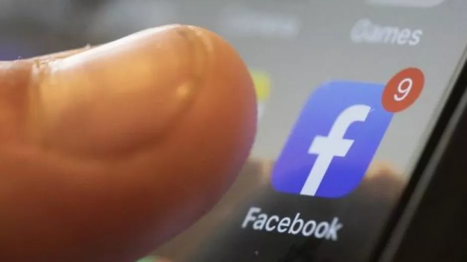 Facebook - Στέλνει αυτόματα αιτήματα φιλίας