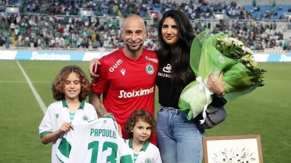 Τίμησε τον Παπουλή στο ημίχρονο η Ομόνοια, δάκρυσε μπροστά στον κόσμο! (φώτος/βίντεο)
