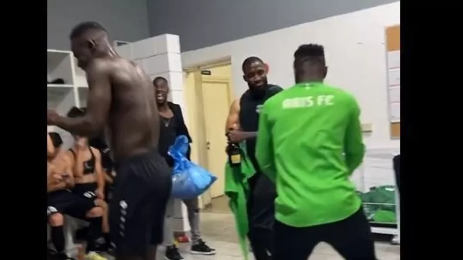 Βίντεος/Χορός και "Campeones" στ' αποδυτήρια!