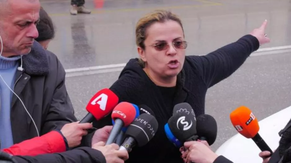 Οργισμένοι οι συγγενείς των θυμάτων: "Μιλούν για ανθρώπινα λάθη, αλλά στα Τέμπη έγινε έγκλημα"