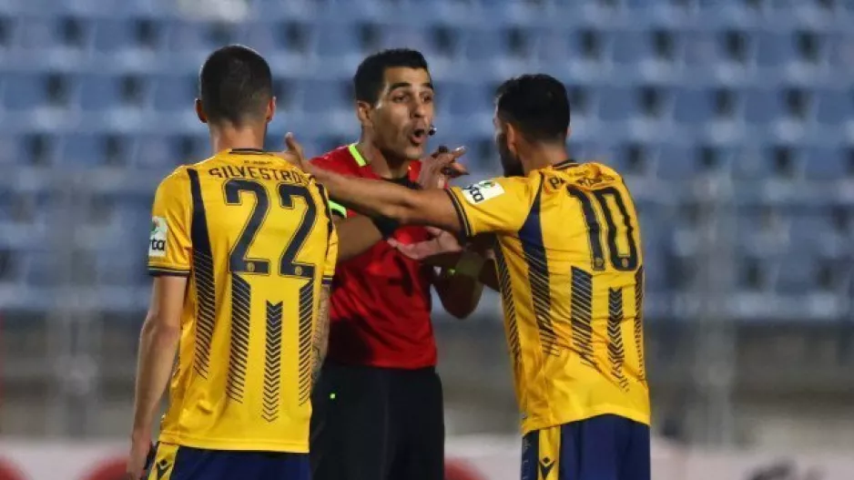 Μαζική... εξαγωγή διαιτητών!
