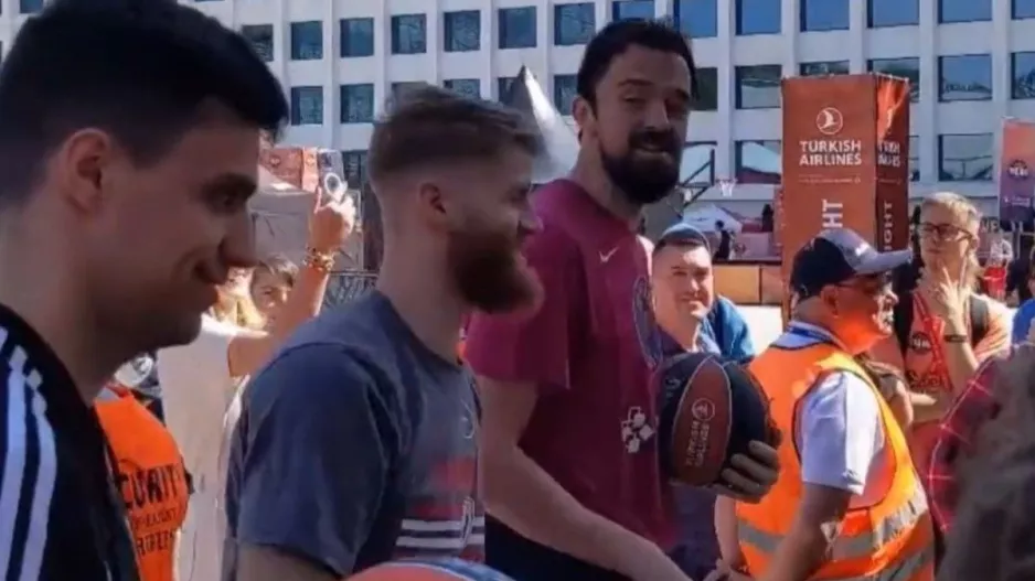  Ο Γουόκαπ κέρδισε σε διαγωνισμό τριπόντων και αποθεώθηκε
