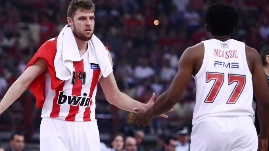 Ολυμπιακός για Βεζένκοφ: «Δε σε σταματάει ούτε ο… πάγκος»