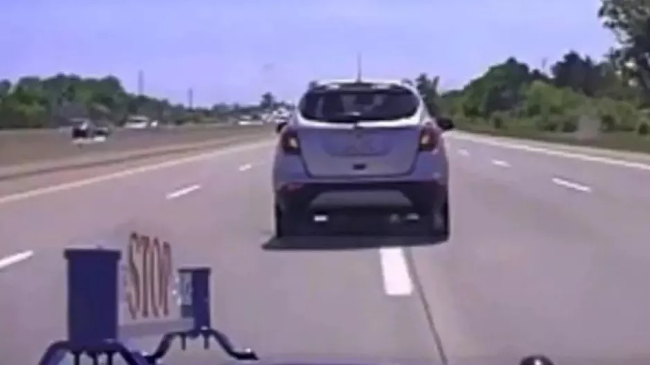 ΗΠΑ: Απίθανη καταδίωξη - 10χρονος έκλεψε SUV για να πάει στη μητέρα του