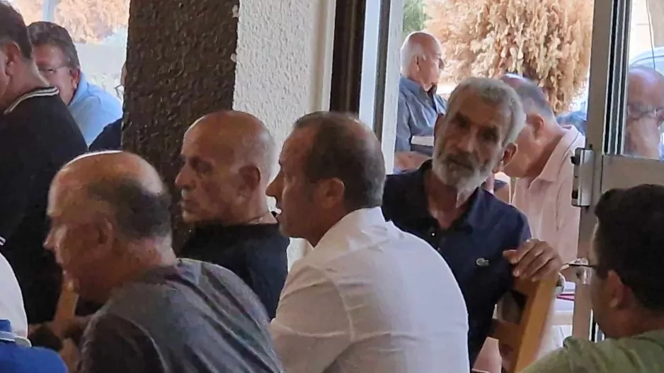 Χωρίς μισθό! 