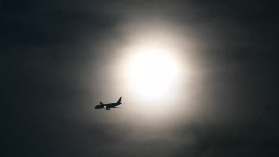 Συναγερμός σε αεροπλάνο μετά την προσγείωση για τοποθέτηση βόμβας