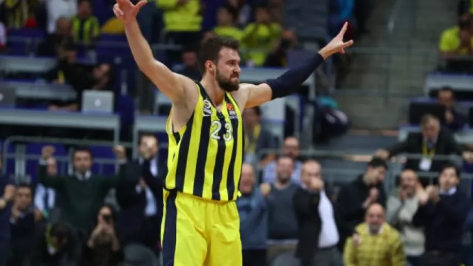 Απίθανο buzzer beater του Γκούντουριτς πίσω από το κέντρο