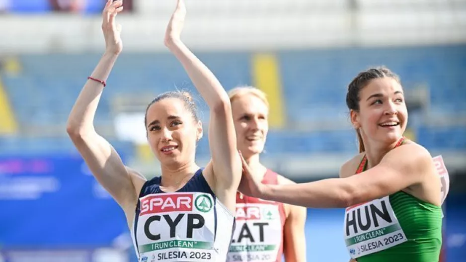 Η σημαία της Κύπρου κυματίζει περήφανα…