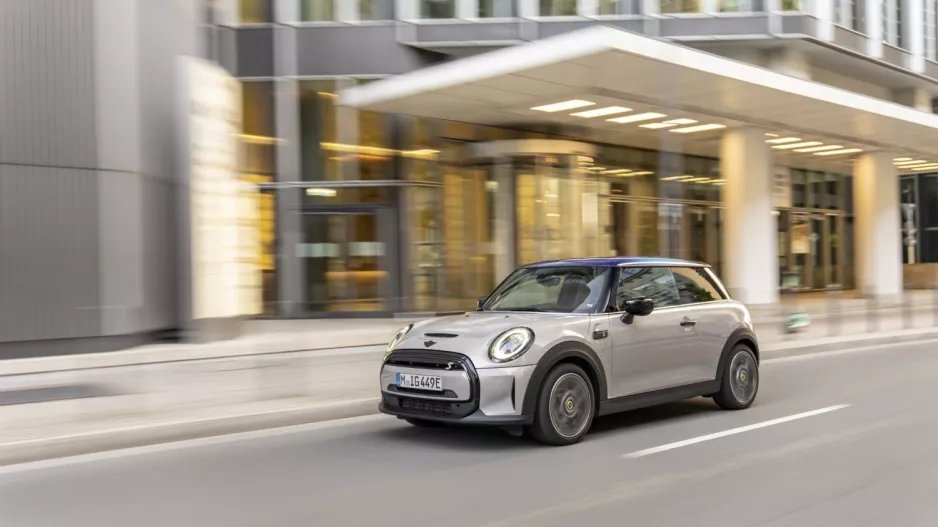 Ετοιμοπαράδοτα MINI Electric στις εκθέσεις του Ομίλου Πηλακούτα