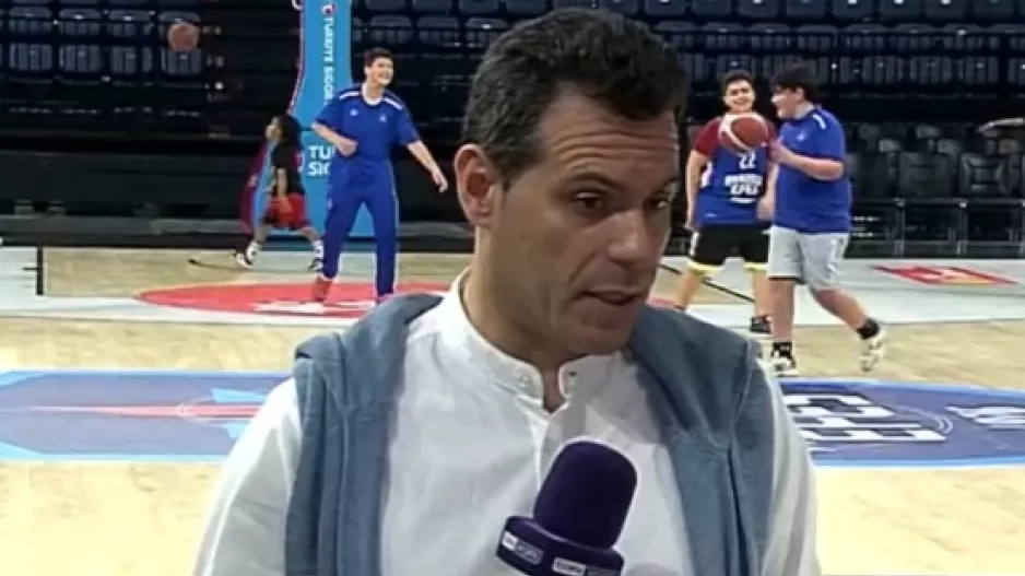 Ιτούδης: Παραπονέθηκε για τη διαιτησία, δείχνοντας σε λαπτοπ τις φάσεις που διαμαρτύρεται! 