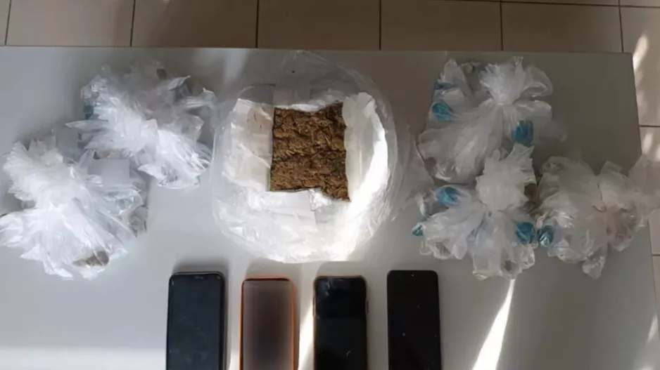 Τέσσερις ανήλικοι διακινούσαν πάνω από μισό κιλό κάνναβης