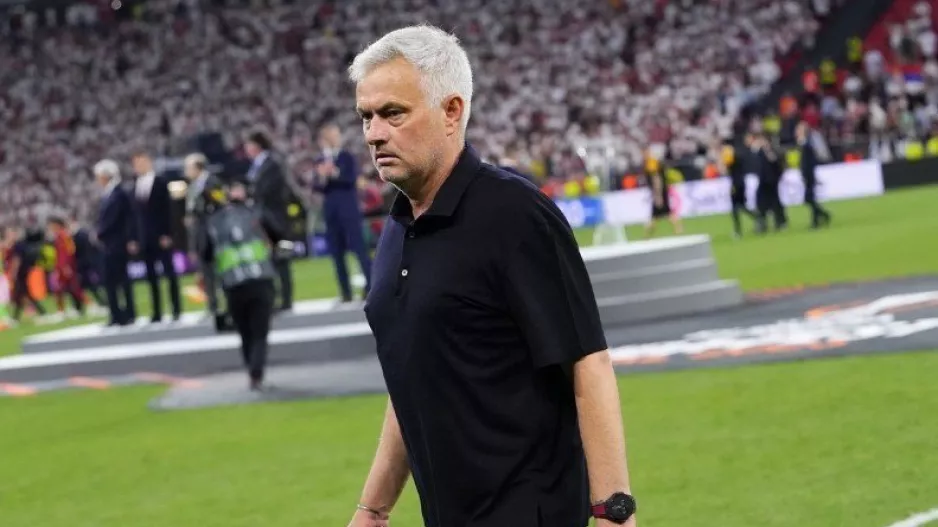 Βαριά τιμωρία από την UEFA στον Μουρίνιο