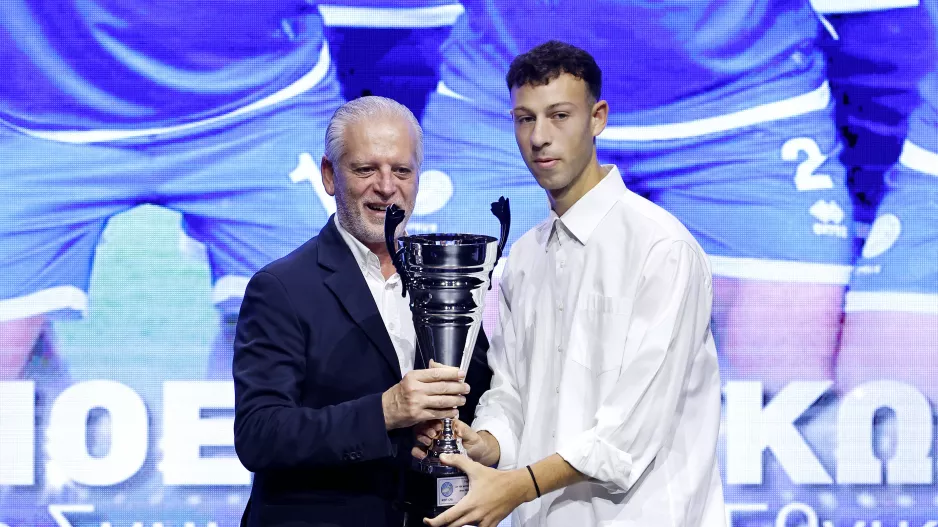 Η ώρα του Σταύρου!