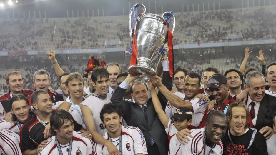 Όταν ο Μπερλουσκόνι σήκωσε το τρόπαιο του Champions League στο ΟΑΚΑ το 2007