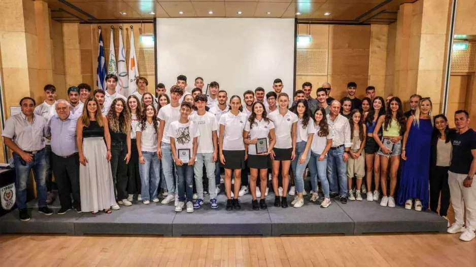 Στις βραβεύσεις των αρίστων αθλητών μαθητών/μαθητριών η Κάλλη Χατζηιωσήφ
