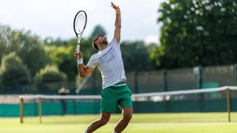 Προπονήθηκε στο Wimbledon και... έδειξε τις διαθέσεις του o Τζόκοβιτς (βίντεο)
