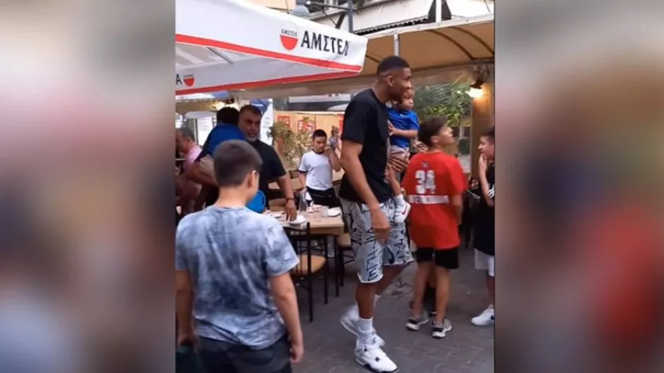 Χαμός σε ταβέρνα για τον Γιάννη Αντετοκούνμπο