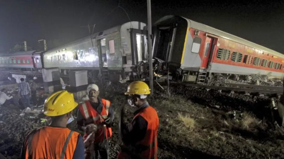 Ινδία: Στους 288 οι νεκροί από το σιδηροδρομικό δυστύχημα