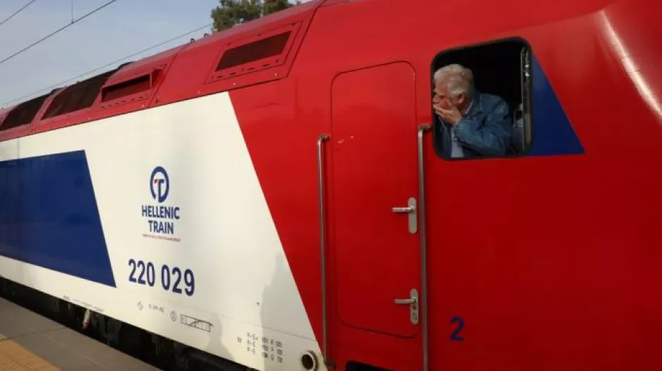 Τρένο με 400 επιβάτες «έμεινε» σε σήραγγα ανάμεσα σε Λαμία και Βόλο