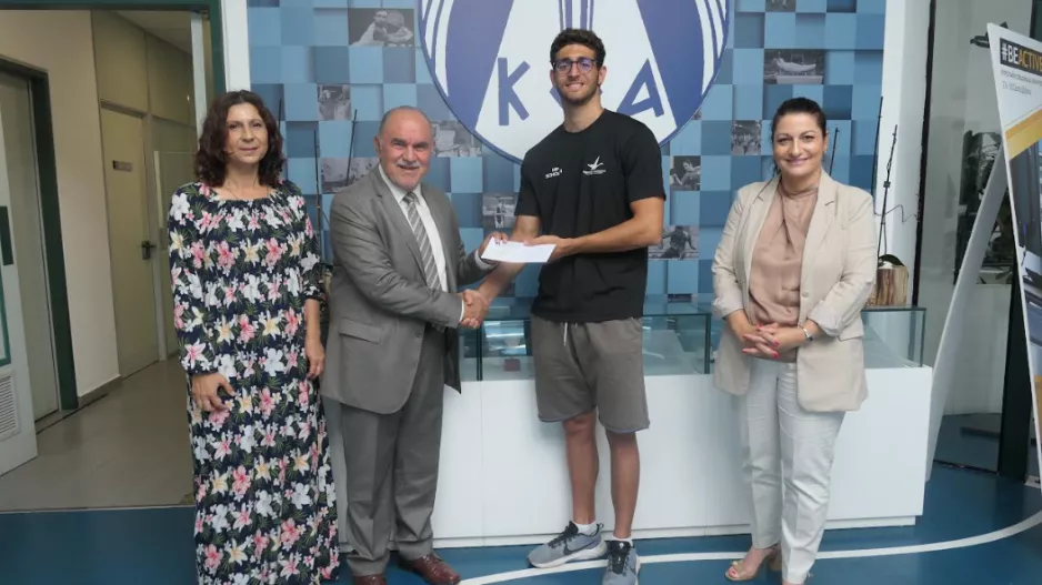 Σοφία Ασβεστά και Παναγιώτης Πανάρετος έλαβαν τις επιταγές του Σχεδίου Υποτροφιών του ΚΟΑ