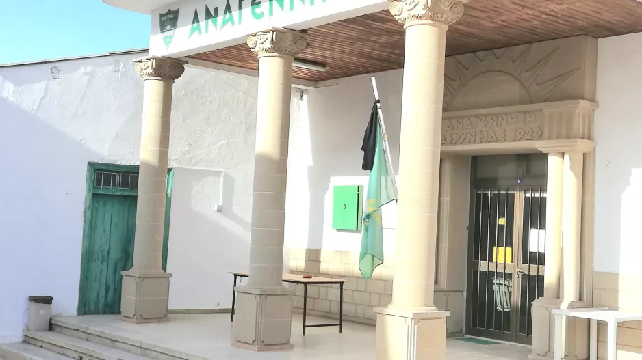 "Τιμή και δόξα στους ήρωες μας"