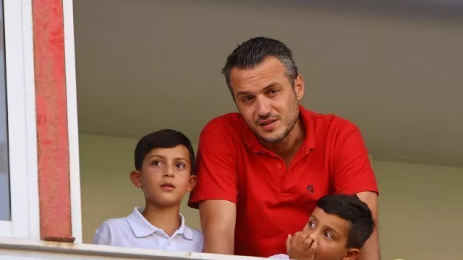 Με... κόκκινο εννοείται ο Γιώργος 