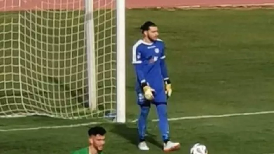 Ανανέωσε με Μαυρομούστακο