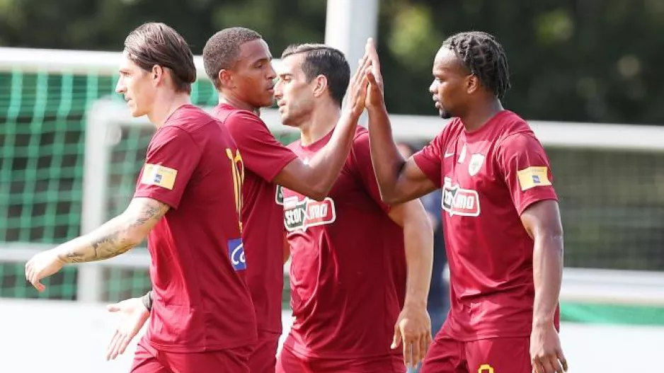 Διέλυσε την Σαχτάρ με 5-0 η ΑΕΚ/Χατ-τρικ ο Λιβάι