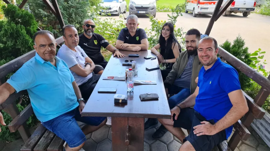 Γεύμα... στους εκπροσώπους των ΜΜΕ