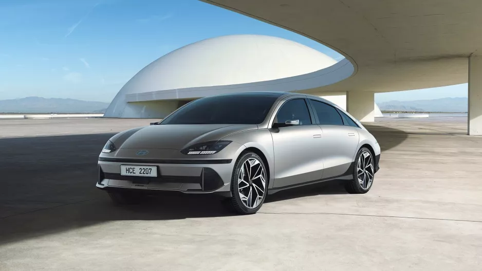Το νέο HYUNDAI IONIQ 6 Ηλεκτρικό Αυτοκίνητο της Χρονιάς από το CAR AND DRIVER