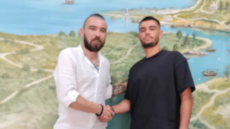Επενδύει με Ντουμή στον άσο