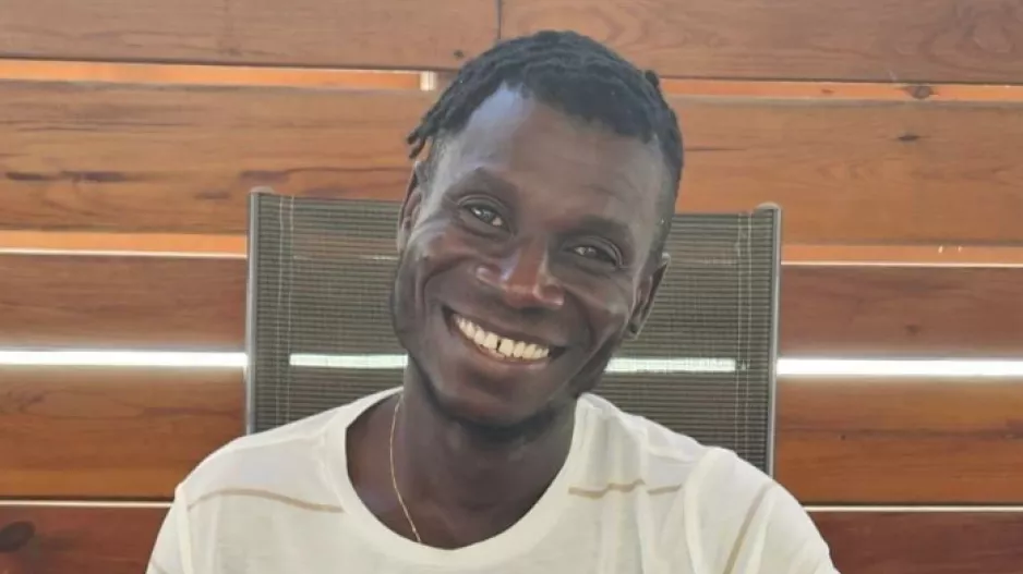 Ανανέωσε με Zest Owusu Banahene
