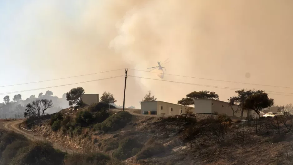 Φωτιές σε Ρόδο, Κάρυστο, Αίγιο, Υλίκη και Βόλο -«Τα δύσκολα είναι μπροστά μας», λέει ο εκπρόσωπος της Πυροσβεστικής