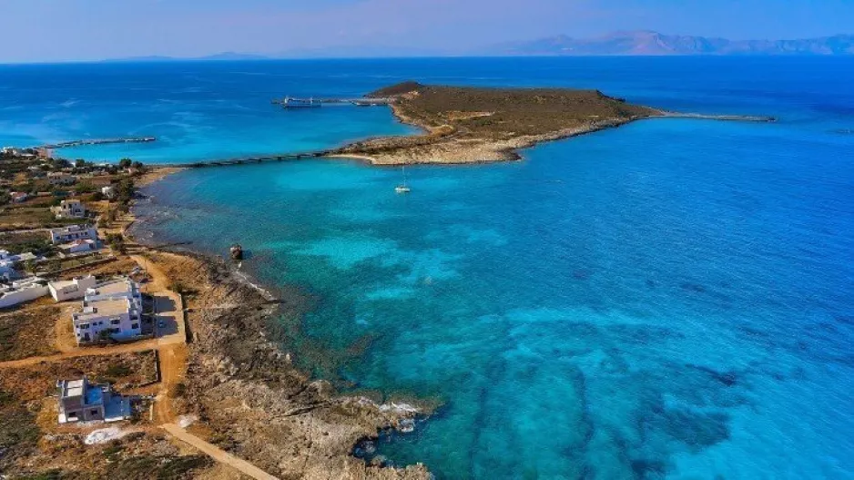 Η Daily Telegraph «ψηφίζει» 20 ελληνικά νησιά για το 2023