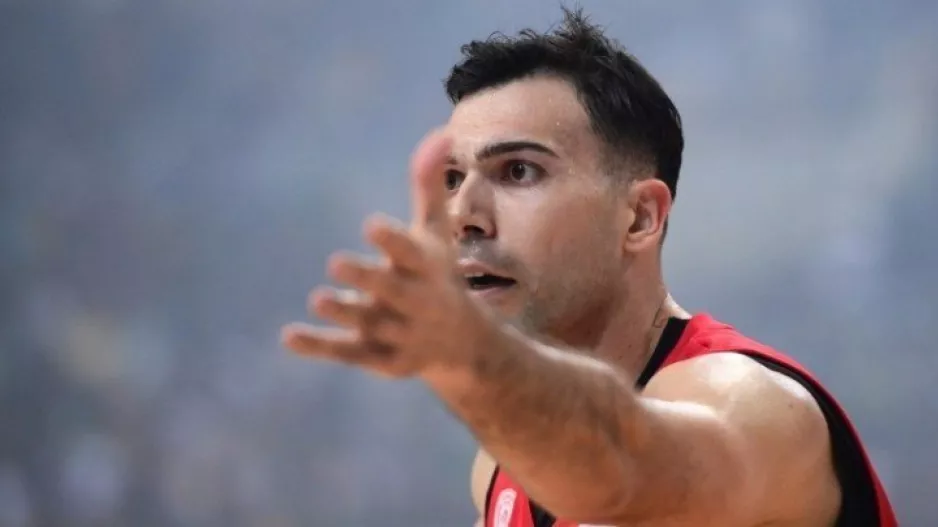 Το πρόβλημα του Ολυμπιακού με τους Έλληνες μετά τη φυγή του Σλούκα