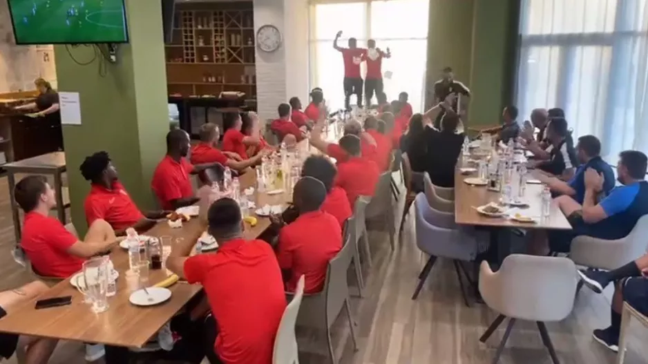 Στιγμές χαλάρωσης τραγουδώντας... Αργυρό! (βίντεο)