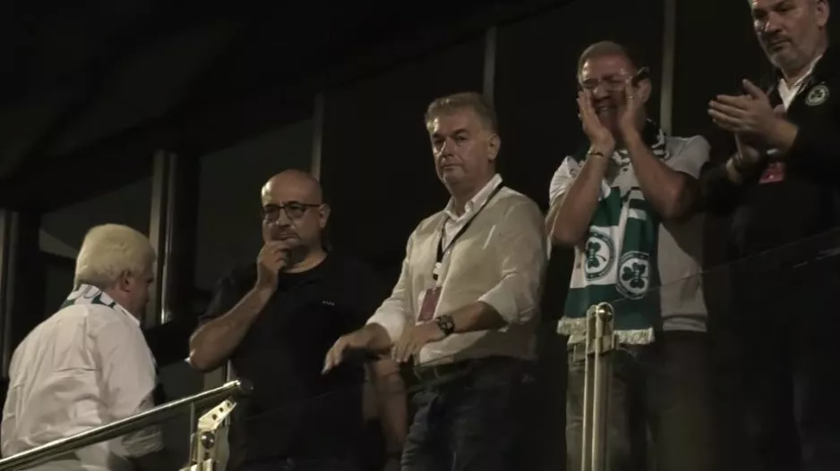 (Παρακάμερα με Kαμπάλα) Το χειροκρότημα Παπασταύρου και... η αγκαλιά Γιόνσον σε Μπεζούς 