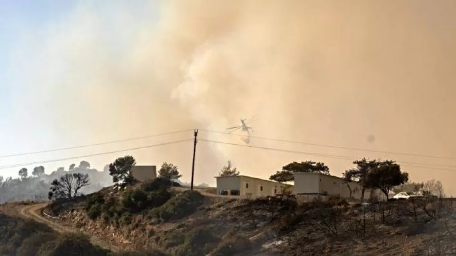 Φωτιά στη Ρόδο - Μαίνονται άλλα τρία μέτωπα