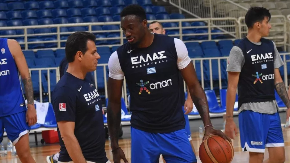 Ο Θανάσης Αντετοκούνμπο πήρε άδεια και πήγε για να υπογράψει σε ομάδα του NBA