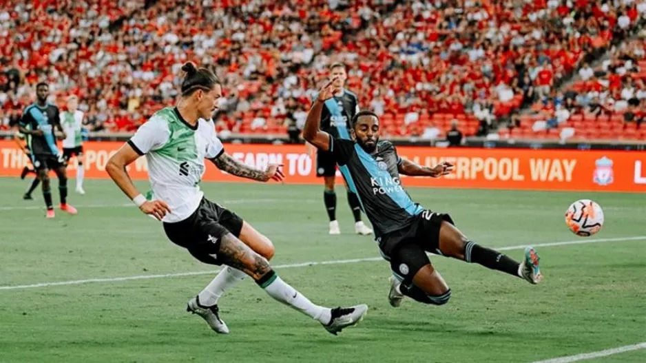 Φωτιά στα… πράσινα η Λίβερπουλ: 4-0 τη Λέστερ με τη νέα της φανέλα
