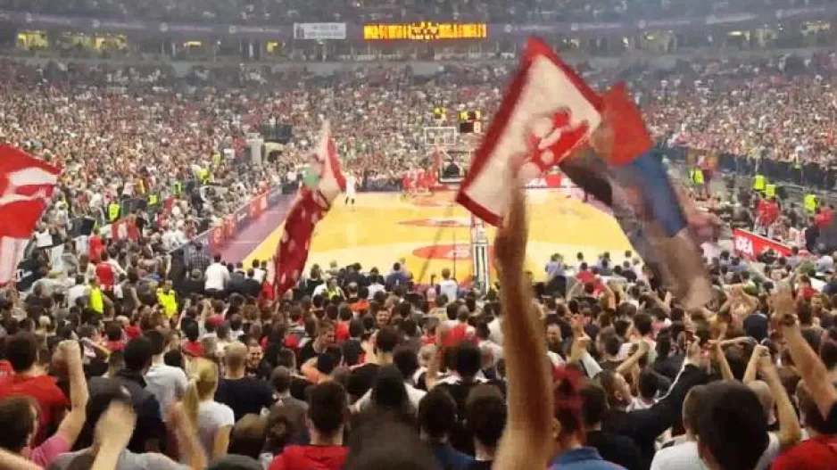 Euroleague: Θυμήθηκε το επικό βίντεο από την εξέδρα του Ερυθρού Αστέρα