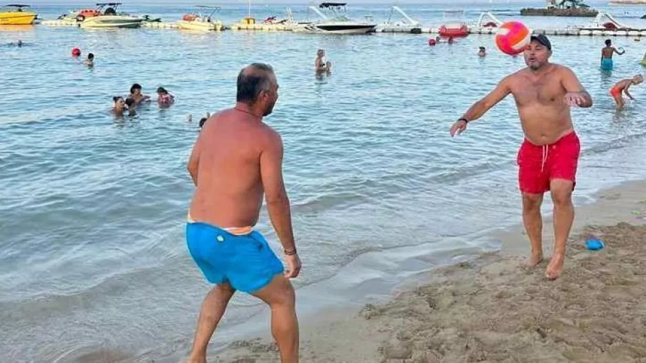 Μπάλα στην άμμο
