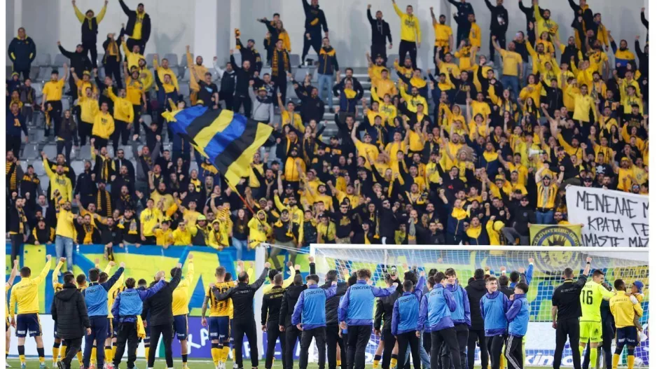 Διαθέσιμα για τους ΑΕΛίστες...